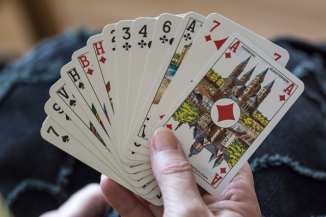 В игре вист на четверых, раздают по 13 карт