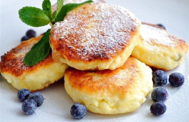 Dietary cottage cheese pancakes without flour