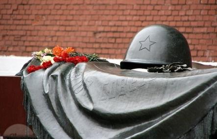 памятник неизвестному солдату москва