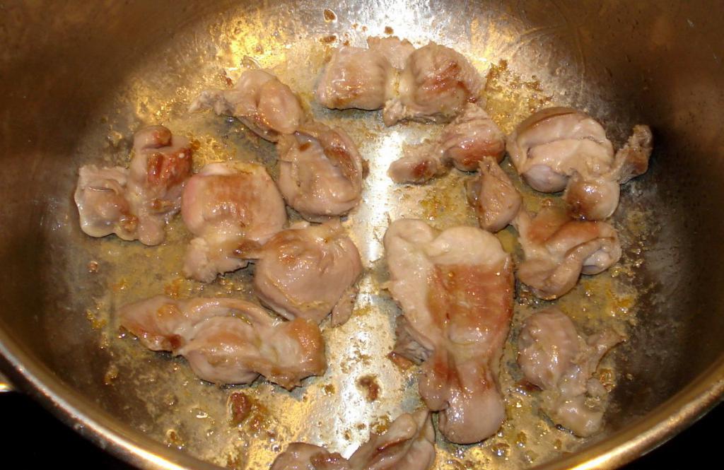 Как приготовить куриные шейки на сковороде рецепт с фото