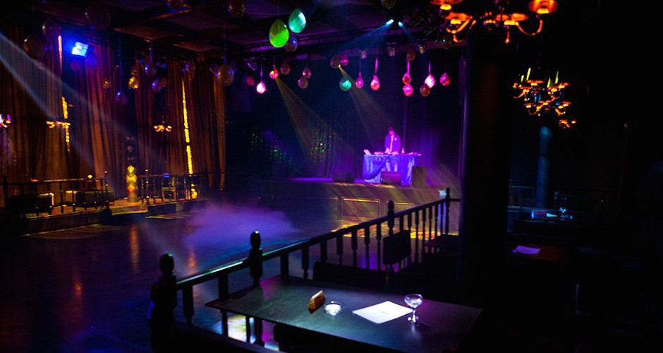 Inside the Night Club "Zephyr"