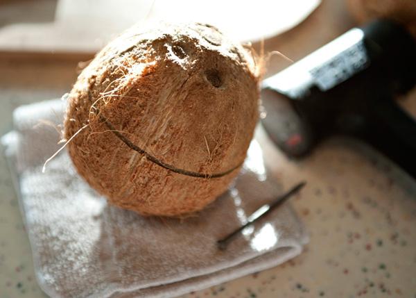Как разрезать кокос в домашних условиях фото пошагово