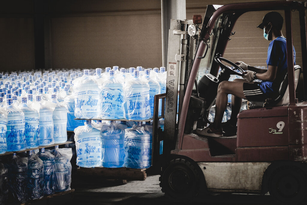 Вода якутск. Элит Аква Якутск. Aqua delivery. Петровская вода. Доставка воды Якутск.