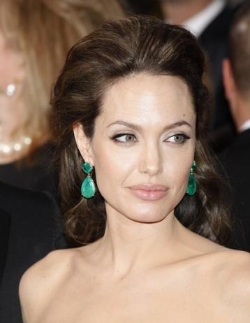 Сколько лет Анджелине Джоли
