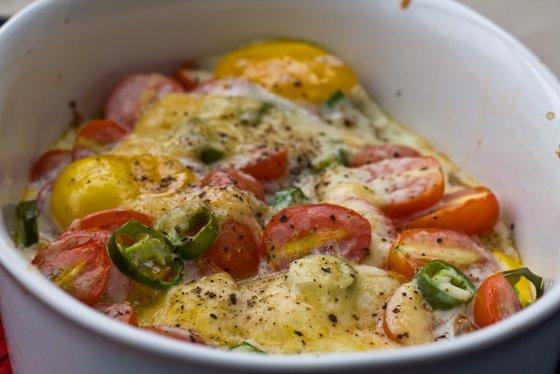 how to make fried eggs with tomatoes