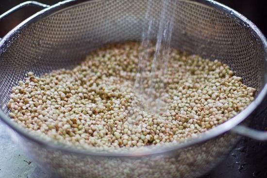 cook buckwheat porridge in the water