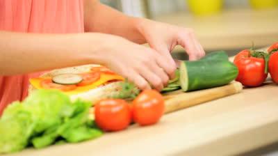 приготовление салата из свежих овощей 
