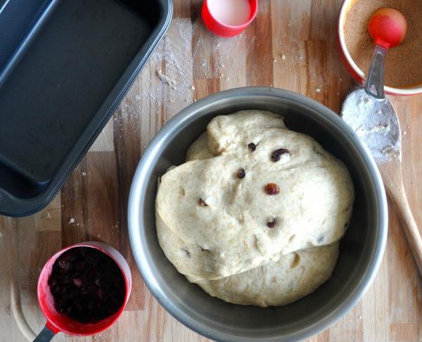 как приготовить булочки с изюмом 