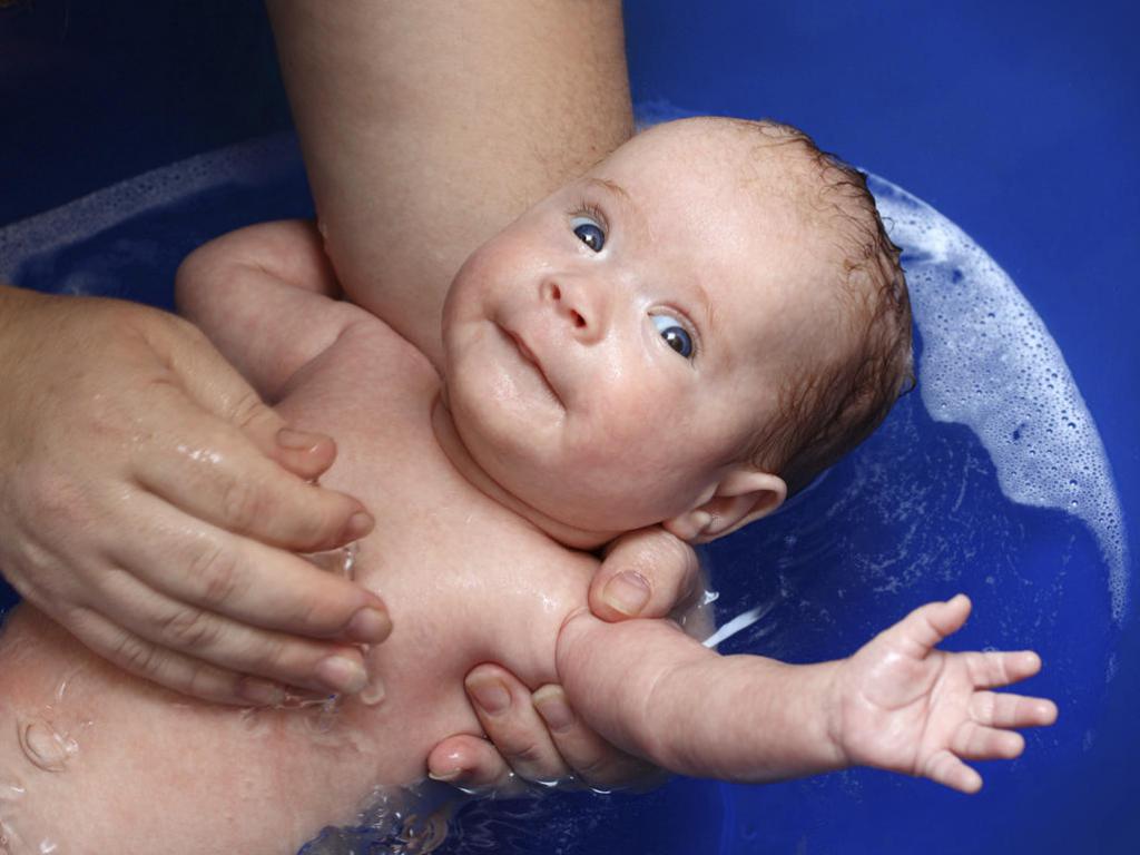 купать новорожденного