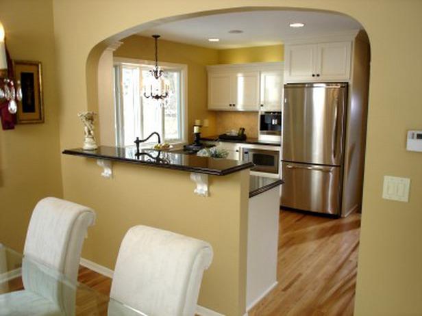 арка между кухней и гостиной