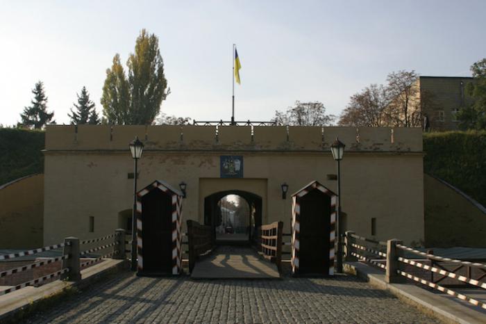где находится киевская крепость