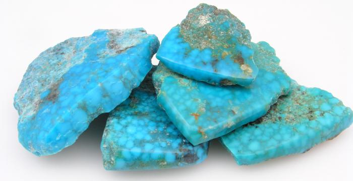 камень голубого цвета