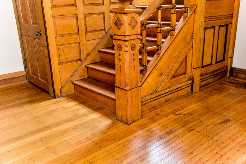 Лестница сделанная из древесины