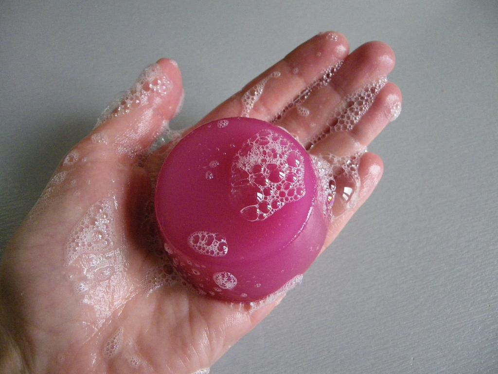 розовое мыло