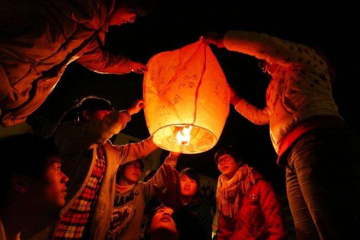 how to launch sky lanterns