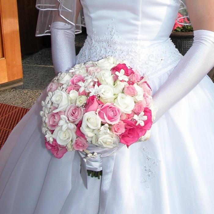 букет невесты из розовых роз