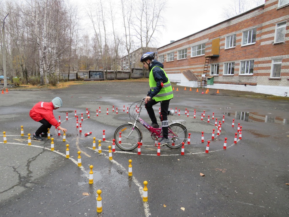 Сноровка. Проект безопасное колесо. Площадка безопасное колесо. Безопасное колесо на самокатах. Безопасное колесо на улице для детей.