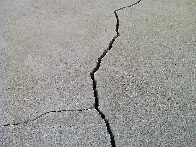 Почему трескается бетон сразу после заливки: причины и способы .