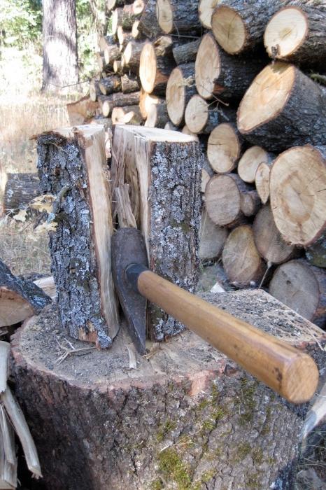 Колун для дров: сила и красота ручной работы