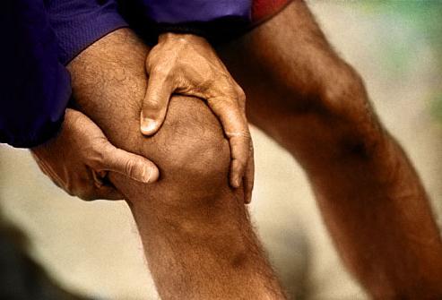 Почему болит коленный сустав