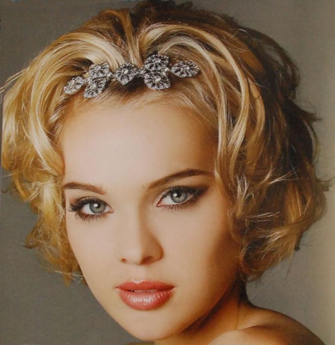 evening hairstyles shoulder hair