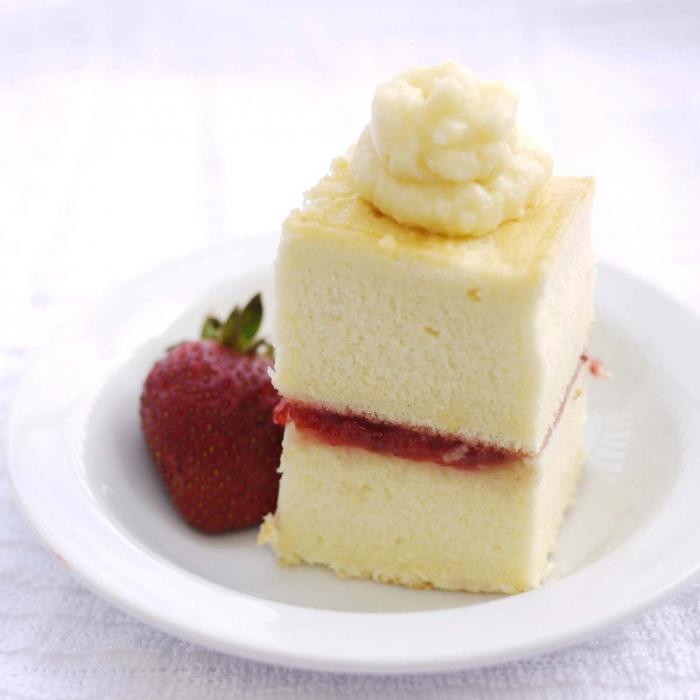 sponge cake with strawberries recipe