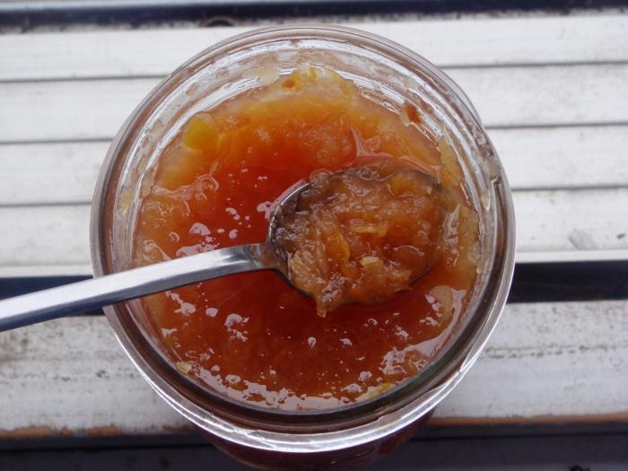 Japanese quince jam