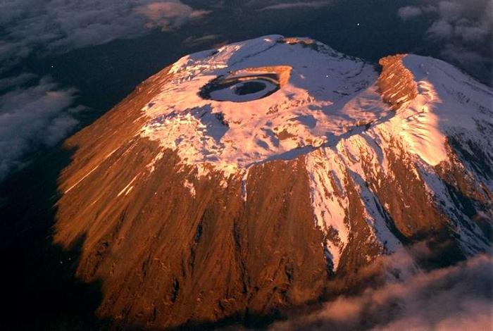 самый высокий вулкан африки название