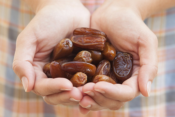calorie content of dried dates