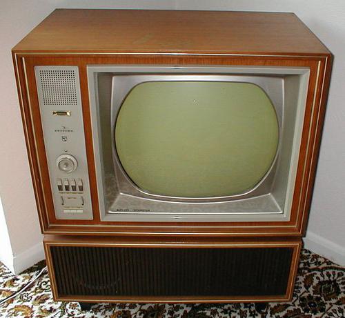 какой первый цветной телевизор