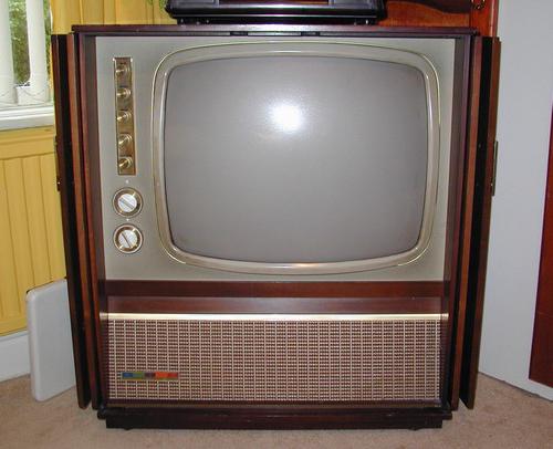 марка первого цветного телевизора