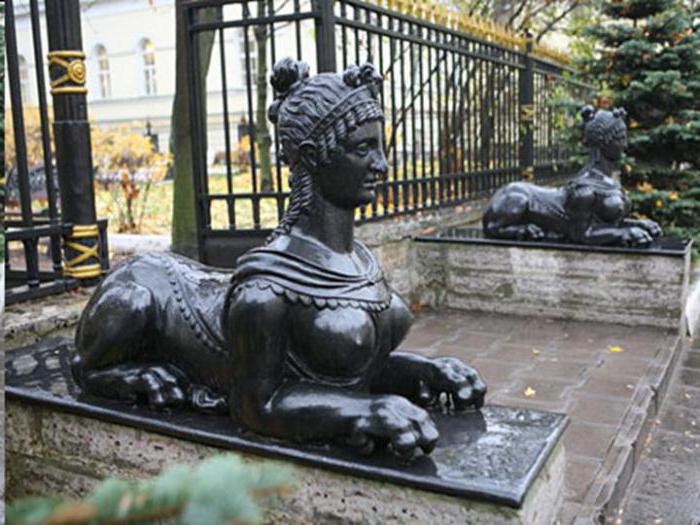 how many sphinxes in st petersburg