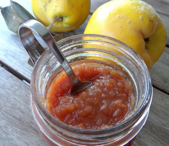 quince jam with lemon in a slow cooker