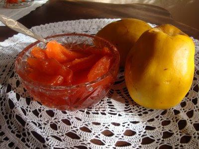 quince jam with lemon and apples and cinnamon