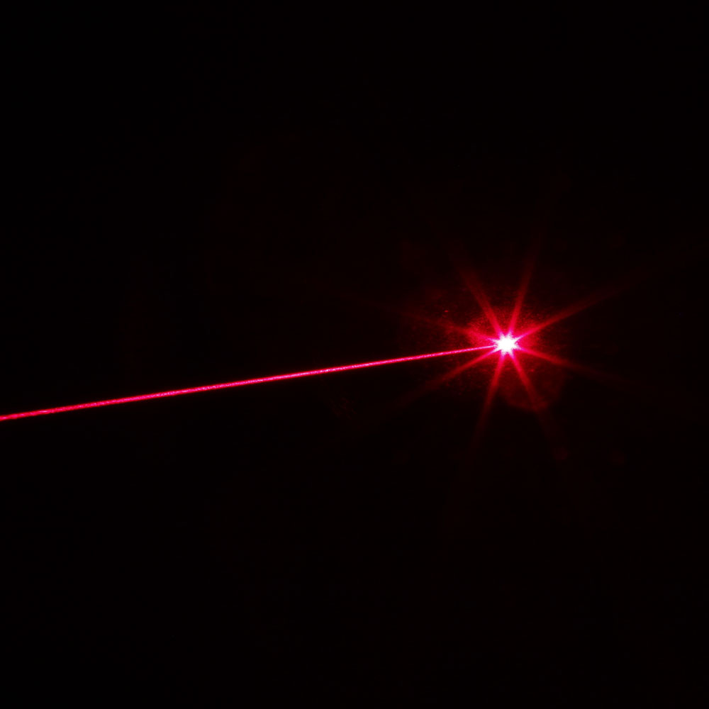 Пятно света от луча. Красный лазер. Луч лазера. Красный лазерный Луч. Красный блик.