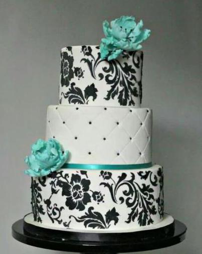 трехъярусный свадебный торт