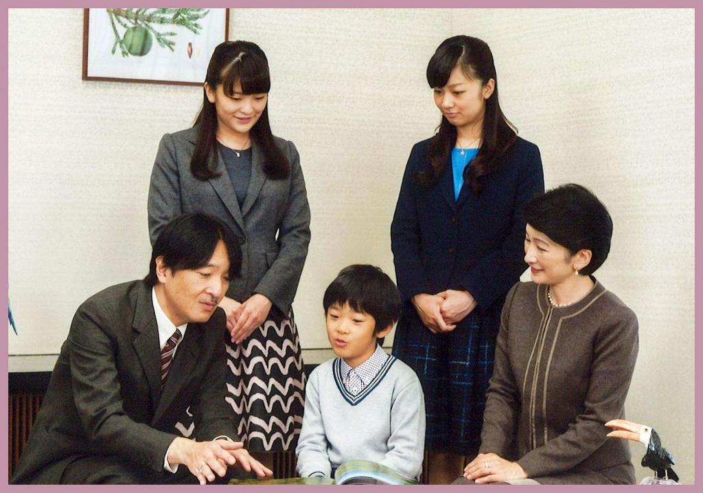 принц акисино с семьей