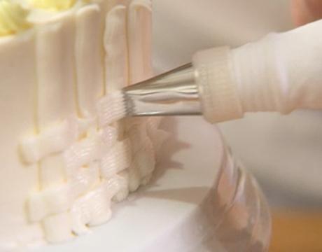 как украсить торт белковым кремом