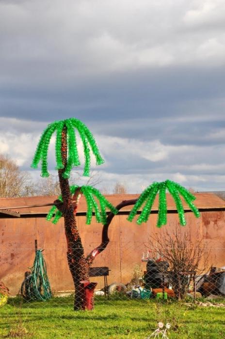 DIY plastic bottle palm