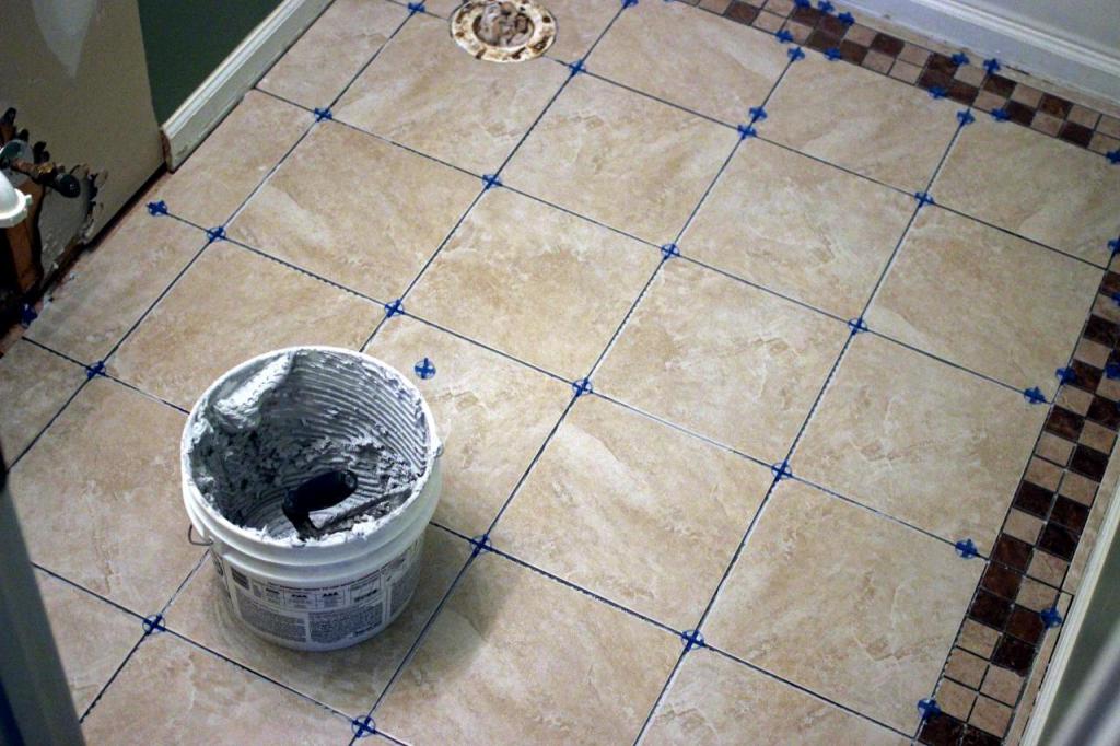 кладка плитки на пол в ванной