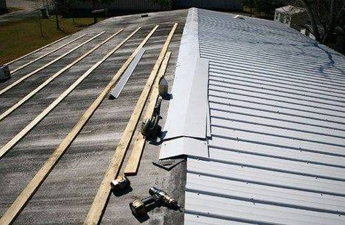 Cover the roof with corrugated board