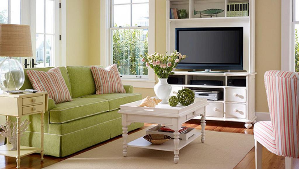 как расставить мебель в гостиной с диваном