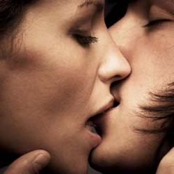 Как целоваться взасос с парнем? Полезные советы