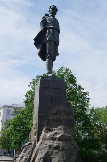 Нижний Новгород памятник Максиму Горькому