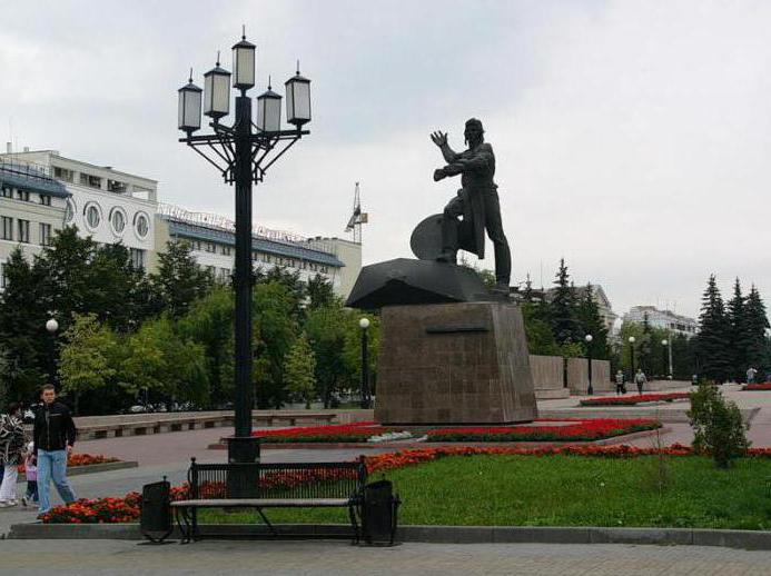памятник добровольцам танкистам