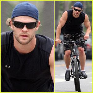 Chris Hemsworth training