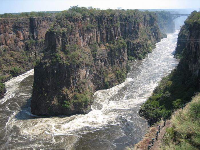 замбези река в центральной африке приносит к водопаду виктория