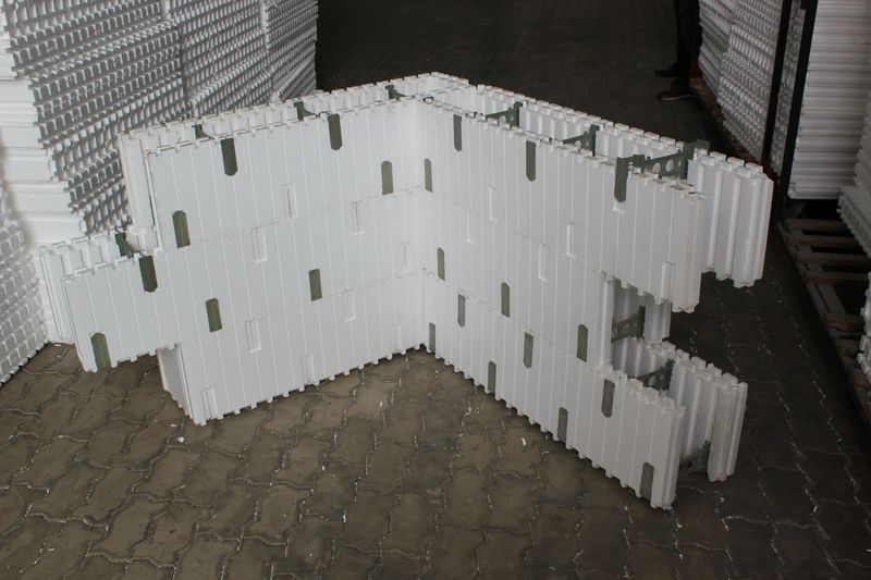 Blocks for the construction of isodom