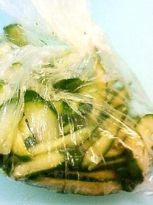 How to make salted cucumbers in a package