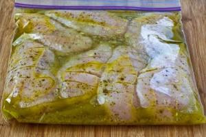 Barbecue chicken marinade